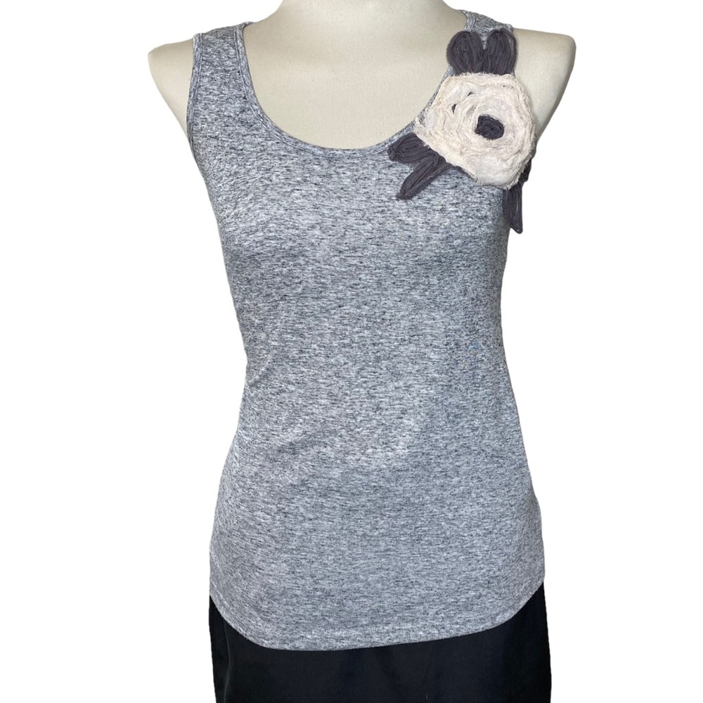 Little Gray Top w Flower🌸 Tee